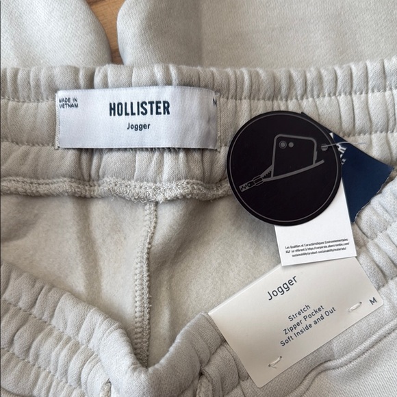 Men’s Hollister Jogger Pants - Picture 2 of 5